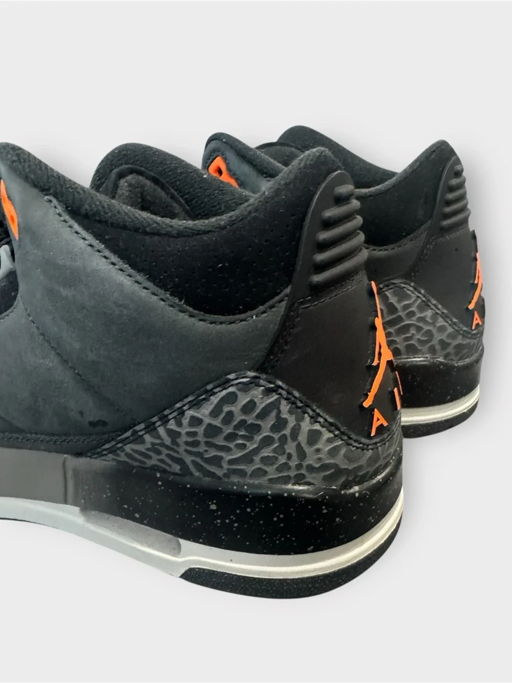 Air Jordan 3 Retro Fear Pack (2023) Gray Orange Men’s 9.5 Excellent Condition
